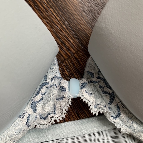 Set of two Victoria Secret Angels Lacey Bras - Picture 10 of 13